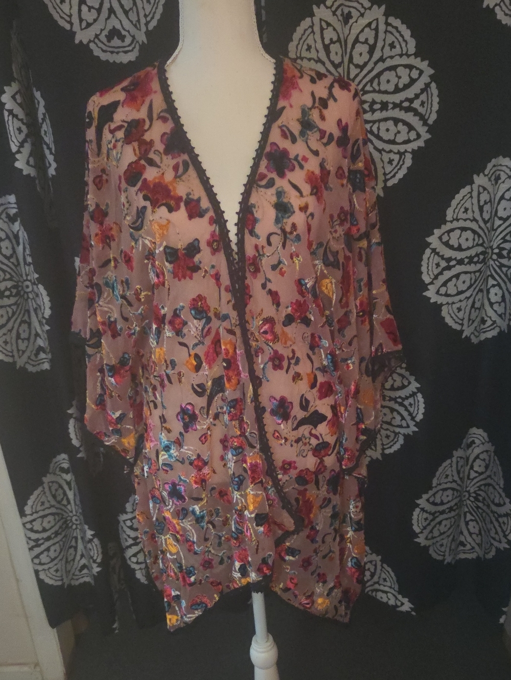 Naural Life Women's Pink Floral Embroidered Kimono